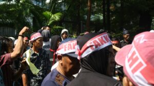 Massa Segel BNI 46 Makassar