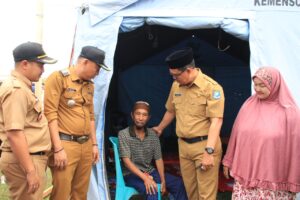 Wabup Edy Manaf Sambangi Korban Kebakaran di Ela-Ela