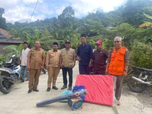 1 Meninggal dan 9 Luka-luka, Andi Sudirman Salurkan Bantuan untuk korban Pohon Tumbang di Enrekang 