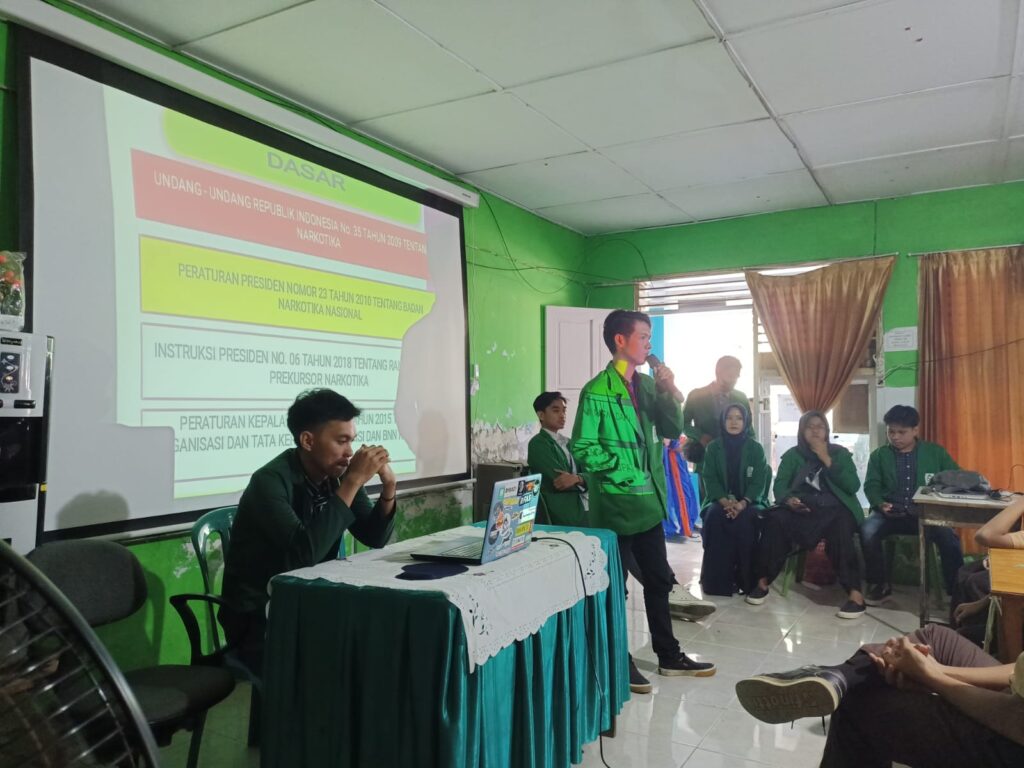 Tangkal Penyalagunaan Narkoba Mahasiswa PPL UIN Makassar dan Binmas Polsek Rappocini, Lakukan Penyuluhan di SMP 21