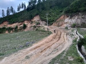 Gubernur Instruksikan PUTR Inventarisir Jalan Rusak di Simbuang-Mappak Ditangani 2023