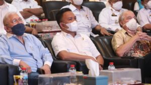 Bupati Bantaeng Diapit Dua Petinggi Perusahaan Energi Nasional