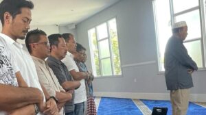Salat Zuhur di Masjid At Thohir Los Angeles, Danny Harap Dapat Jadi Pusat Komunitas dan Dakwah