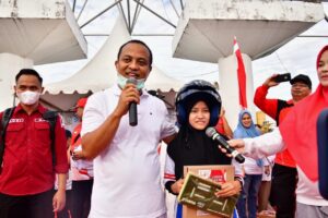 Jalan Santai Berhadiah Motor dari Andi Sudirman Sulaiman