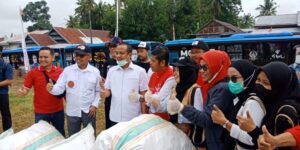 Jalan Santai Anti Mager IKA Unhas Kumpulkan 125 Kg Sampah