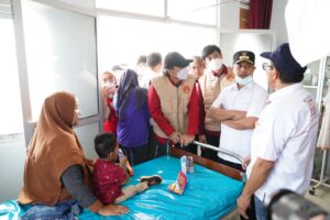 Mata Ibu ini Berkaca-kaca Dapat Fasilitasi Operasi Bibir Sumbing dari Gubernur ASS
