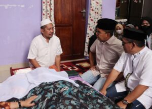 Sekdisdik Makassar Berduka, Wali Kota Danny Melayat ke Rumah Duka