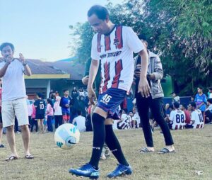 Akhir Pekan Bareng Warga, Rudianto Lallo Ikut Bermain dalam Partai Final Turnamen Piala Ketua DPRD Makassar