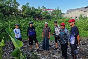 Kadis-Sekdisperkim Makassar Naik Sepeda Kunjungi Lahan Smart Aparong