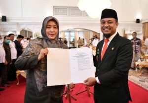 Gubernur Lantik Putra-Putri Luwu Raya Sebagai Kadis Kesehatan Dan TA TGUPP
