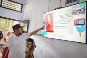 Tinjau Pembelajaran Smart School di Toraja, Andi Sudirman: Kita Ingin Satu Standar se-Sulsel