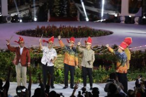 Empat Tokoh Nasional Terima Badik Pusaka Khas Makassar