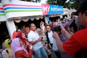 Keliling di Area Makassar F8 Jelang Penutupan, Danny Pomanto Diserbu Pengunjung Minta Foto