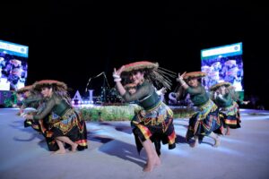 Semarakkan Makassar F8, Kaltim Persembahkan Tarian Ngoit Ngempolo