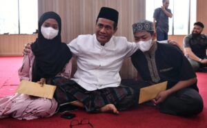 AAS Lunasi Utang dan Beri beasiswa ke Anak yang Ibunya Gantung Diri di Pinrang