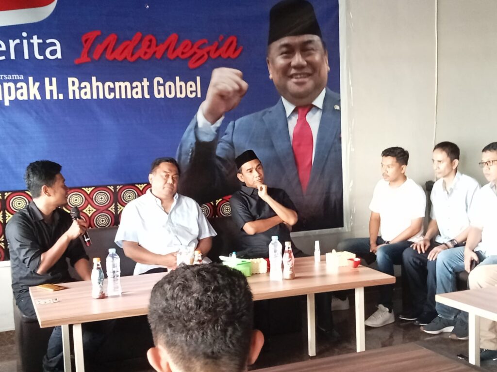 Didampingi ‘Anak Rakyat’, Rachmat Gobel Dialog di Warkop Bersama Pemuda-Mahasiswa Makassar