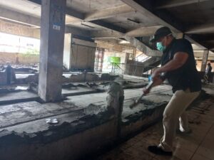 Dinas PU Bersama Kelurahan Tompo Balang dan Perumda Pasar Karya Relokasi Pedagang Pasar Terong