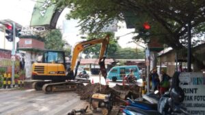 Pipa Bocor, Dirut PDAM Makassar Minta Maaf Karena Menutup Jalan