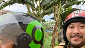 Dukung Program Ojol Day, Camat Panakkukang & Staf Gunakan Ojol Berangkat Ke Kantor
