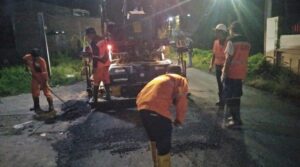 Dinas PU Makassar Turunkan Satgasnya Aspal Jalan, Warga Beri Apresiasi