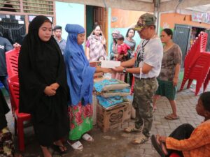 Dirut PDAM Makassar Santuni Keluarga Korban Petugas Kebersihan
