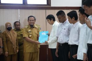 12 Difabel Direkrut Jadi Non ASN, Gubernur Andi Sudirman : Asas Keadilan dan Kesetaraan