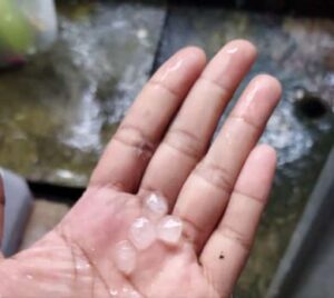 Warga Moncongloe Rasakan Hujan Es, Ini Penjelasan BMKG Makassar