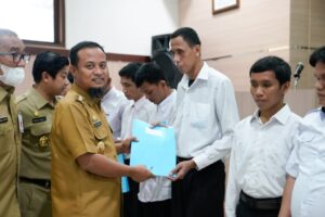 Terima SK Non-ASN, Disabilitas: Terima Kasih Pak Gubernur Sulsel