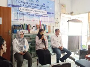 Penyandang Disabilitas Belajar Jurnalistik di Perpustakaan Bulukumba