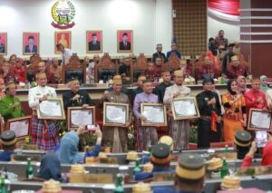 Pemkot Makassar Terima Penghargaan Atas Inovasi Pose