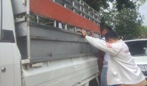 Penonton Balap Motor Gareccing Parkir Sembarangan, Rombongan KONI Sulsel Terpaksa Angkat Mobil 