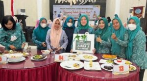 Di Festival Pangan Lokal Lomba Cipta Menu B2SA, TP PKK Kecamatan Panakkukang Raih Juara 3