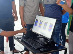 Pilkades Barombong, DPMD Bulukumba Sosialisasi Penggunaan e-Voting