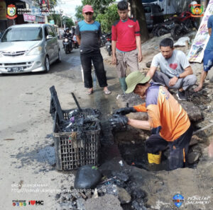 Aksi Satgas Panakkukang Lakukan Pembersihan Drainase