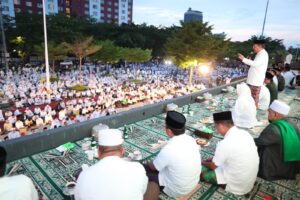 Ribuan Warga Makassar Ikut Shalat Subuh Berjamaah di Anjungan