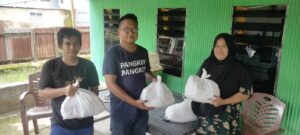 Jumat Berkah H Irwan, Komunitas Pangkep Bangkit Bagikan Ratusan Paket Sembako di Tiga Titik 