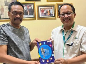 Agus K Saputra, Bersilaturahmi Lewat Buku
