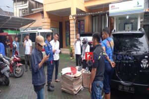 Damkar Makassar Serahkan Alat Pemadam Kebakaran Lorong ke Kecamatan Ujung Pandang