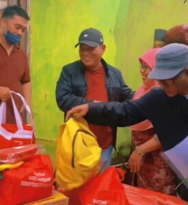 Dinsos Makassar Terjun Langsung Berikan Bantuan Kepada Korban Kebakaran 