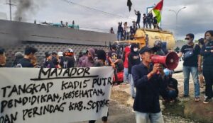 Ratusan Massa ‘Matador’ Ngamuk Geruduk Kejati Sulsel, Ternyata Ini Masalahnya!