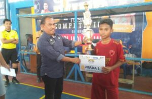 SMPN 1 dan SD Darul Istiqamah Al Markaz Juara Kompetisi Futsal PUPR 2023