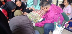 Tim Ketua KONI Makassar Salurkan Bantuan Warga Korban Banjir