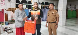 Camat Panakukang dan Sekcam Kunjungi Serta Berikan Bantuan