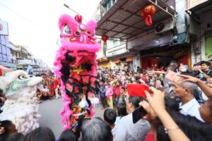 Ribuan Warga Padati Area Karnaval Budaya Jappa Jokka Cap Go Meh 2023