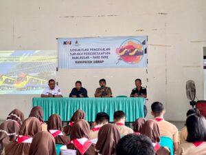 Konsorsium KA MAKPAR Sosialisasi Pengenalan Sarana Kereta Api Makassar-Parepare di SMAN 2 Sidrap