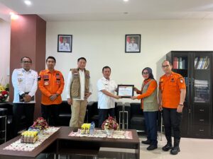 BNPB Serahkan Rp350 Juta Dana Siap Pakai ke Makassar