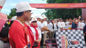 Rudianto Lallo Bersama Danny Pomanto Jalan Sehat Bersama Ribuan Masyarakat Bone