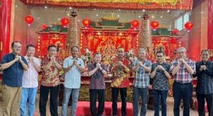 Keakraban Rudianto Lallo dengan Masyarakat Tionghoa saat Kunjungi Klenteng Xian Ma  