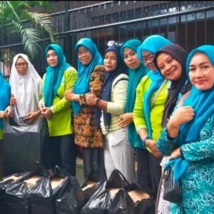 Penuhi Kebutuhan Pengungsi, PKK Kecamatan Manggala Salurkan Makanan Siap Saji