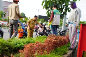 Camat Tamalate Benahi Taman Agar Tetap Asri Dan Dinikmati Oleh Warga